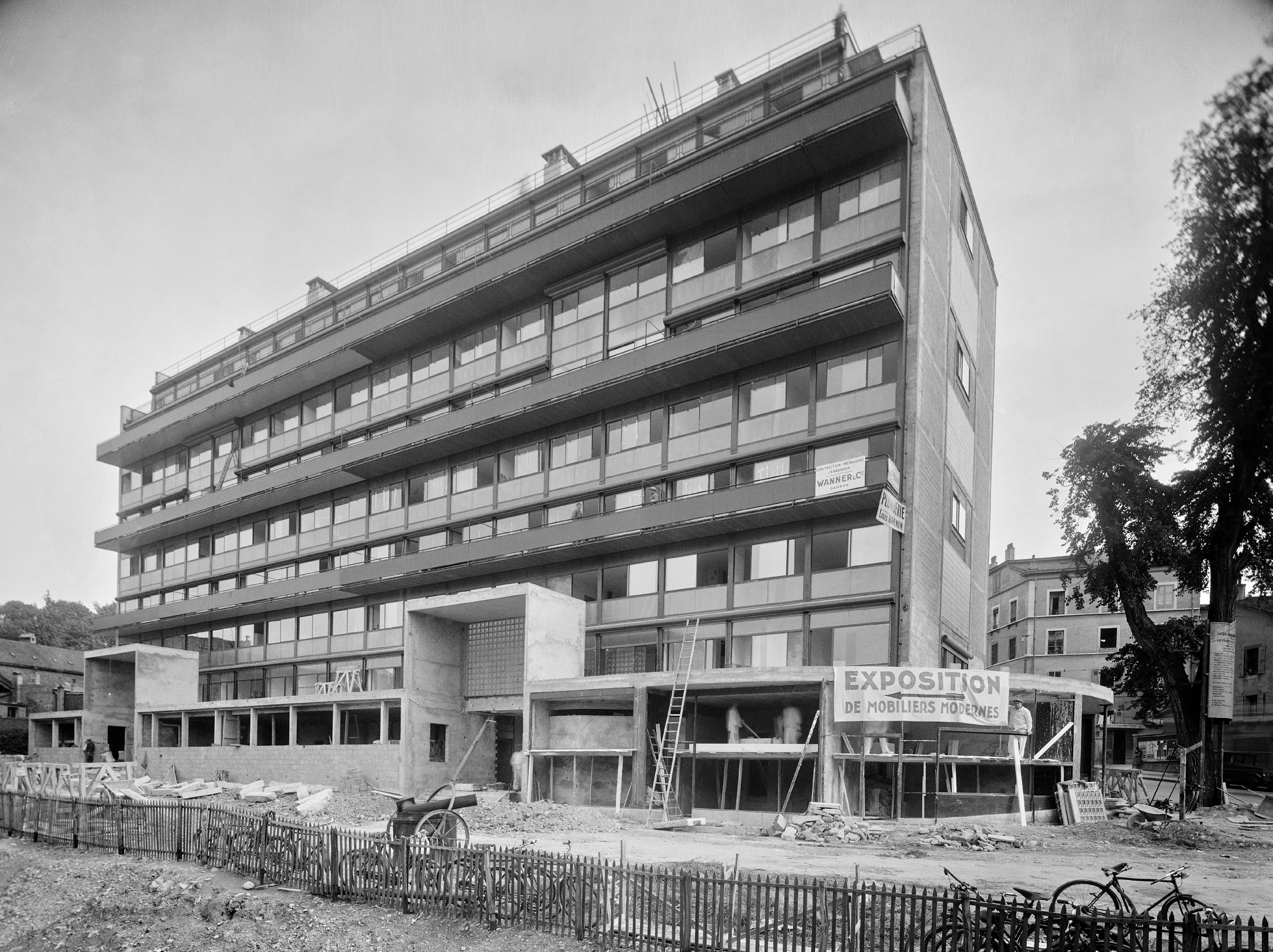 Frank-Henri Jullien "Clarté encore en chantier pendant l’exposition de mobilier moderne", 1932 (BGE)
